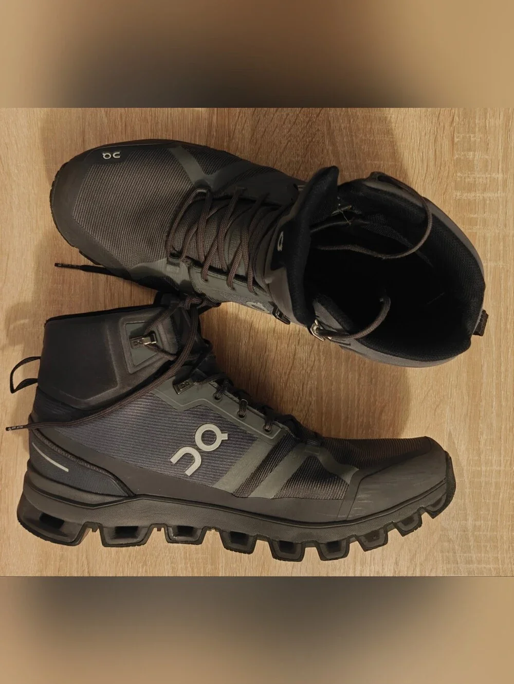 ON Cloudrock Waterproof Hiking Boots Men’s Size 10 Rock Eclipse 23-99246 Trail